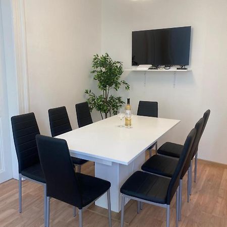 Designed Apartment Next To Vaclav Square With Terrace And Private Garage Prag Eksteriør billede