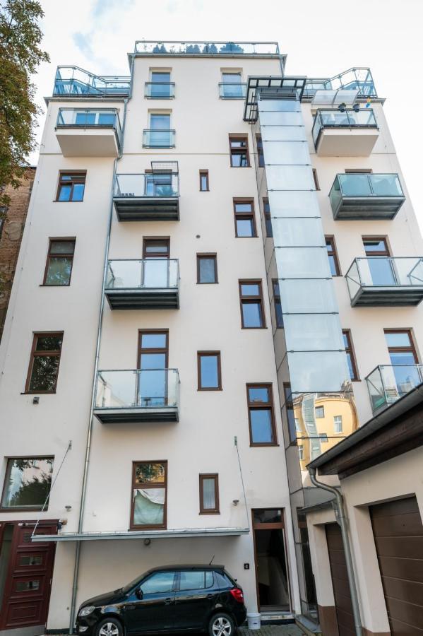Designed Apartment Next To Vaclav Square With Terrace And Private Garage Prag Eksteriør billede