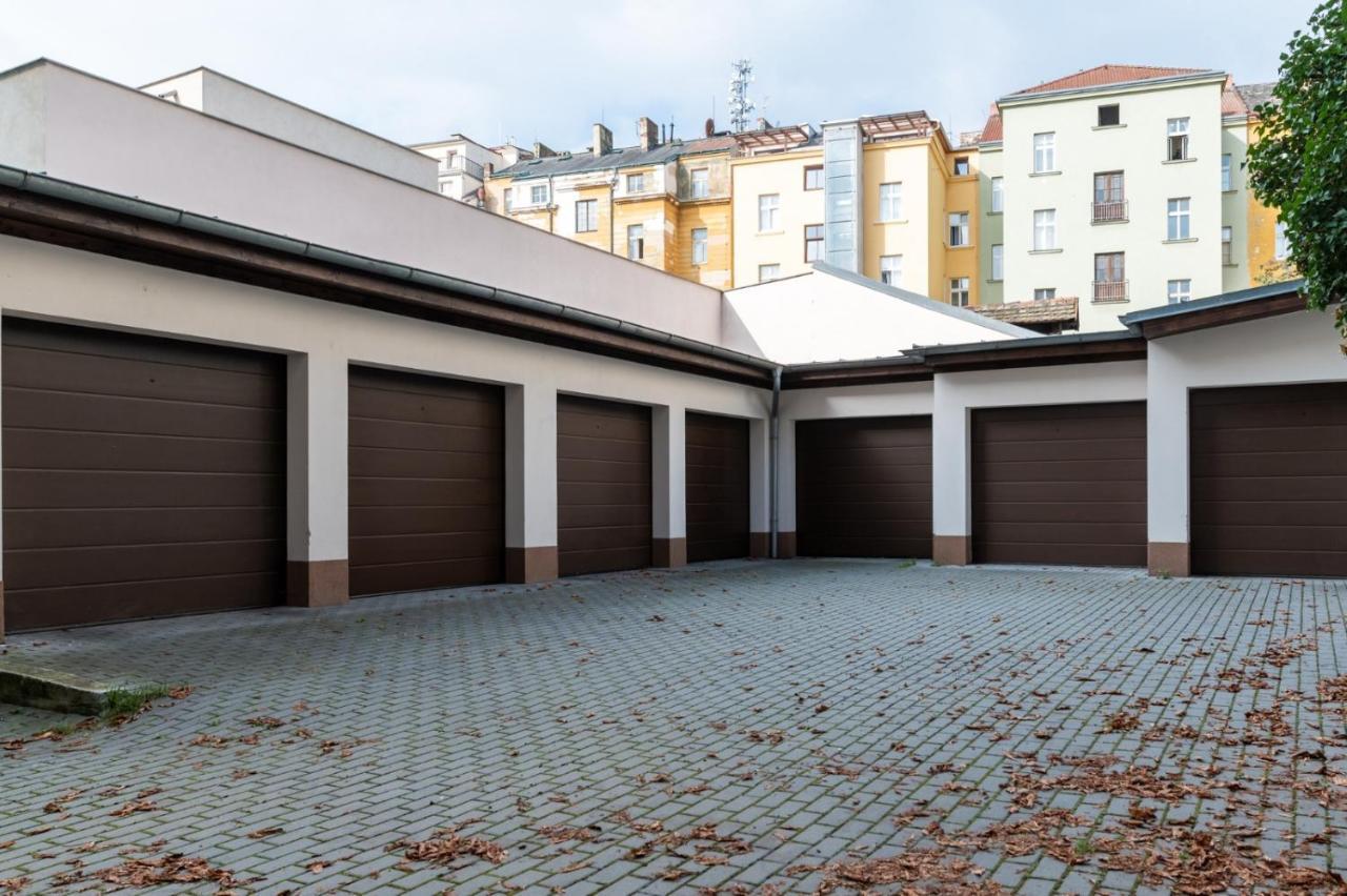Designed Apartment Next To Vaclav Square With Terrace And Private Garage Prag Eksteriør billede