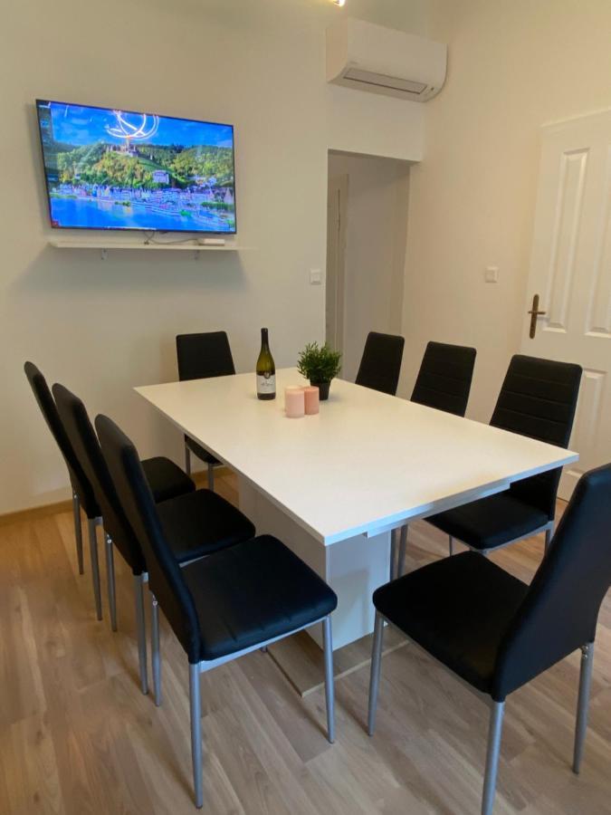 Designed Apartment Next To Vaclav Square With Terrace And Private Garage Prag Eksteriør billede