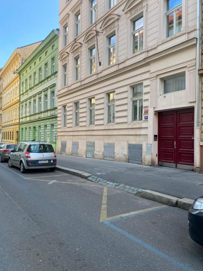 Designed Apartment Next To Vaclav Square With Terrace And Private Garage Prag Eksteriør billede