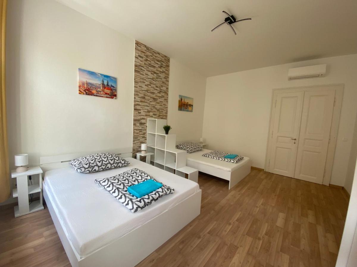 Designed Apartment Next To Vaclav Square With Terrace And Private Garage Prag Eksteriør billede