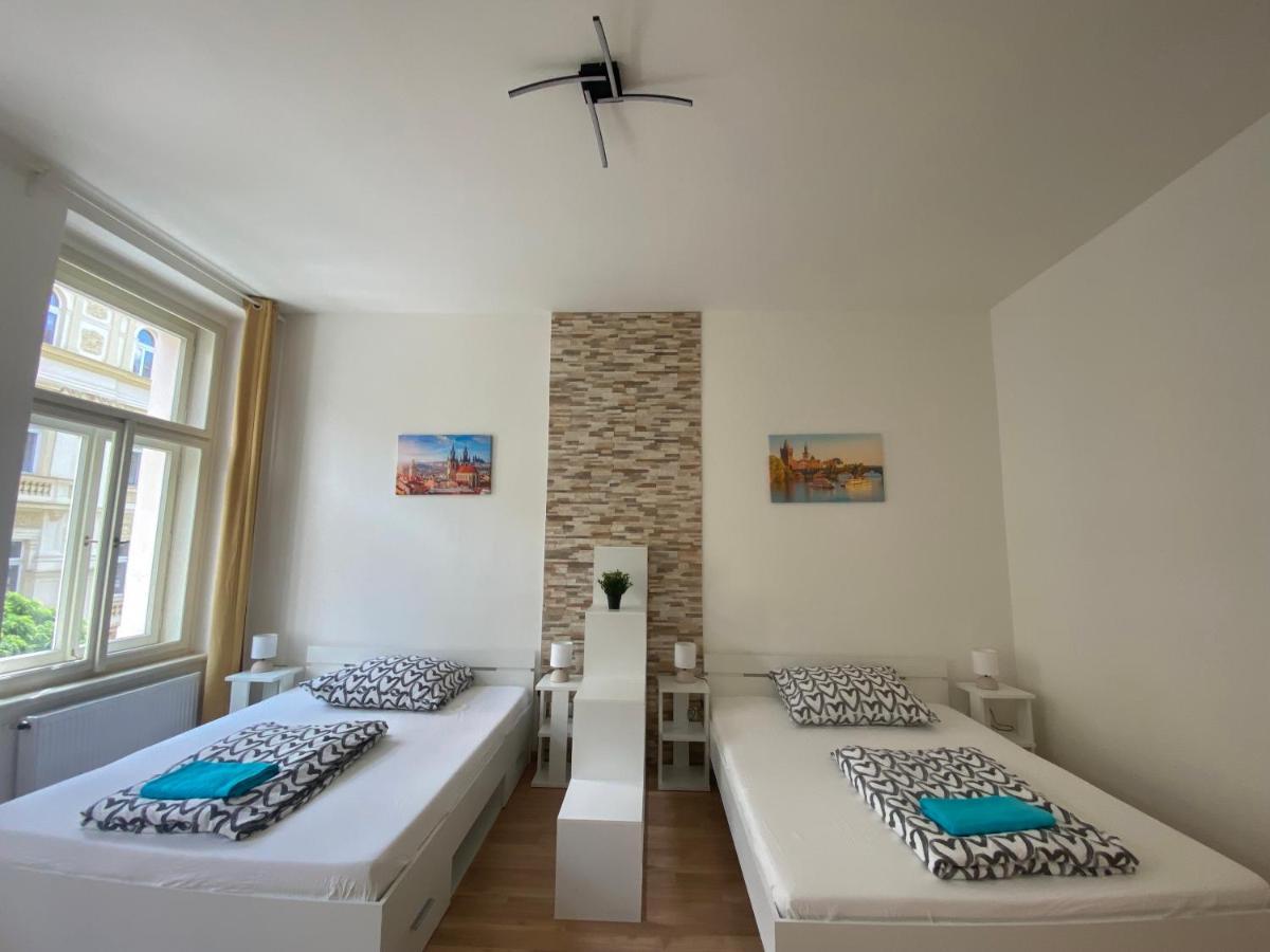 Designed Apartment Next To Vaclav Square With Terrace And Private Garage Prag Eksteriør billede